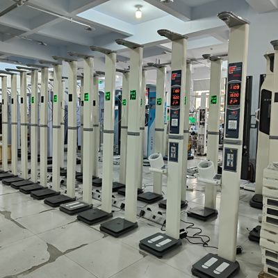Escala de peso de altura e peso de ultrassom médica com analisador de gordura corporal e pressão arterial