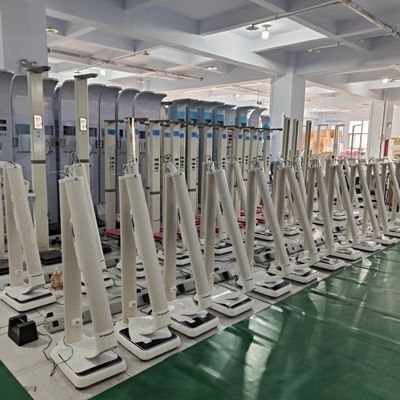Escala médica com gama de medição de altura de 0-200 cm e análise opcional da gordura corporal