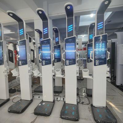Estação de autoatendimento multifuncional com análise da composição corporal