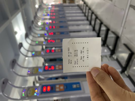 Medida profissional do IMC em escala digital LEKA com operação de moedas e ecrã LED