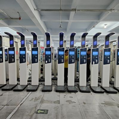 Escala de peso do corpo digital operada por moedas com medição de altura e construção de aço