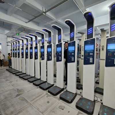 Escala de peso do corpo digital operada por moedas com medição de altura e construção de aço