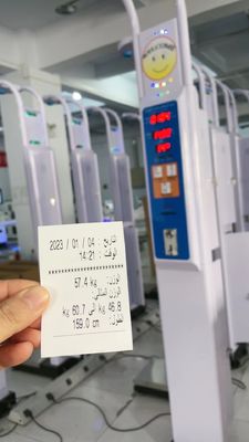 Tamanho de embalagem conveniente Escala digital operada por moeda para medição de altura e peso