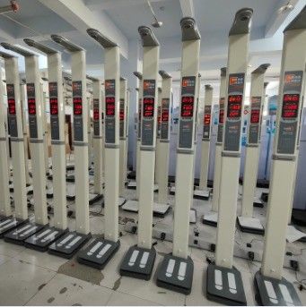Escala de medição do peso do equilíbrio bascula para rastreamento do IMC e da altura corporal