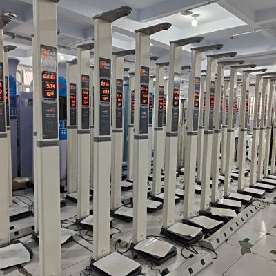Máquina de medição de altura e peso da escala do médico 33*46*230cm com ecrã LED/LCD