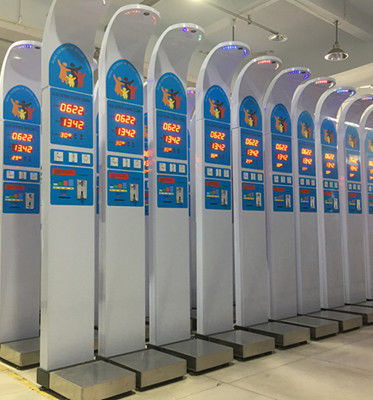 Máquina de venda automática de altura e peso corporal HW-900 para o IMC operado por moedas em árabe espanhol