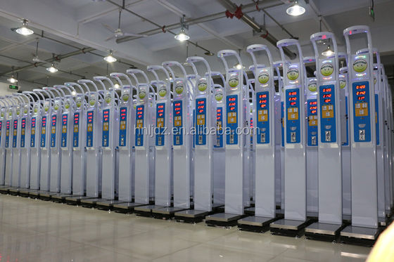 Máquina BMI operada por moeda com display LED com transmissão de dados e suporte personalizado