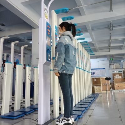 Máquina de medição de altura e peso para avaliações médicas precisas